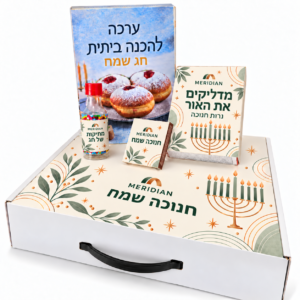 ערכה להכנת סופגניות ביתיות – מארז חנוכה ממותג עם ערכה להכנה ביתית, נרות, גפרורים וסוכריות